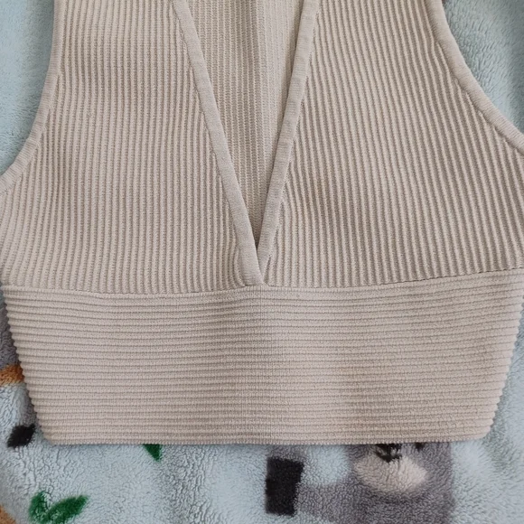 NWOT Aritzia Babaton Sculpt Knit Deep V Tank - Picture 10 of 12